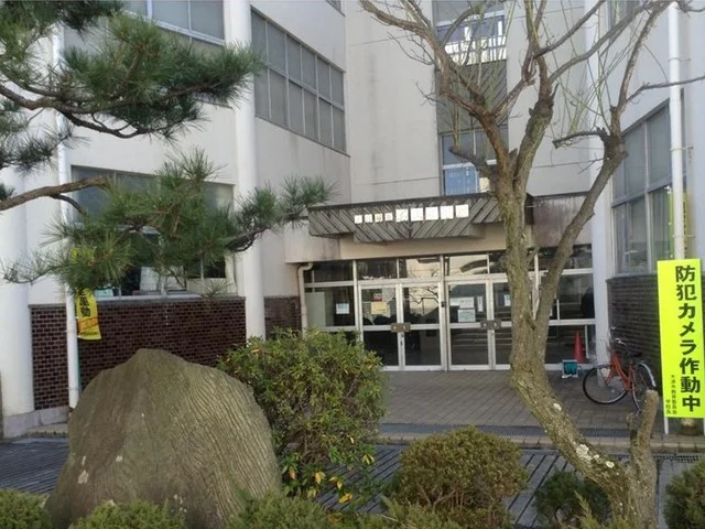 石山小学校まで400m