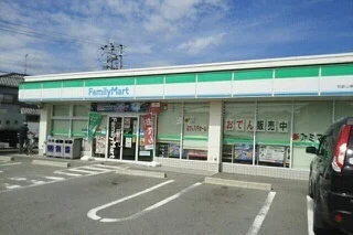 ファミリーマート楠見中店様まで300m