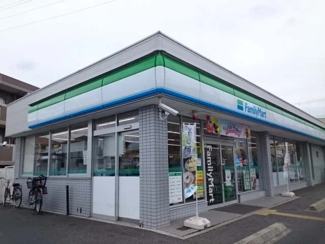 ファミリーマート様まで670m