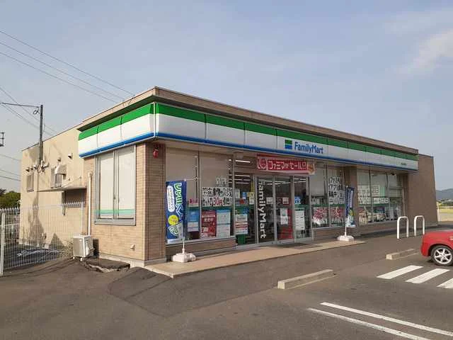 ファミリーマート岡山片岡店まで550m