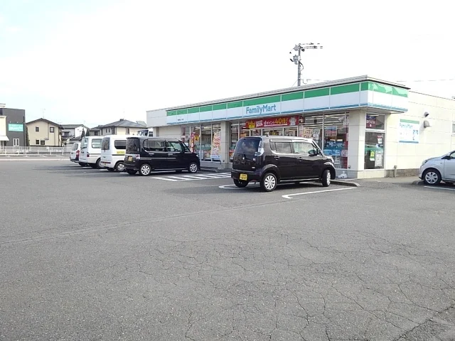 ファミリーマートまで500m
