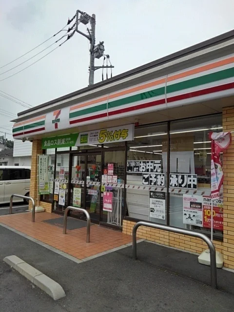 セブンイレブン福生牛浜駅東まで220m