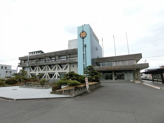 神戸町役場まで58m