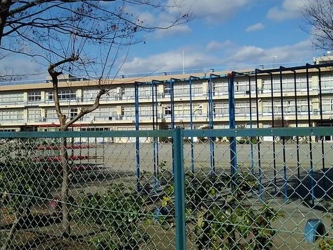 市立吉井小学校まで900m