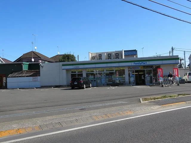 ファミリーマートまで700m