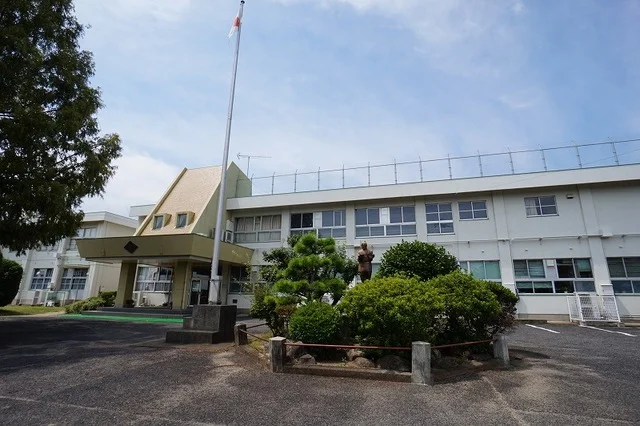 小竹南小学校まで400m