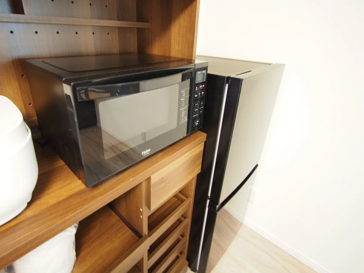 電子レンジも新品です！小柄ですがパワーがありますので調理でも活用できます！！