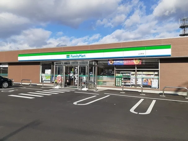ファミリーマートまで120m