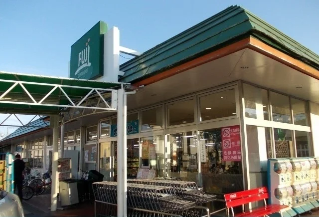 FUJIスーパー塚原店まで650m