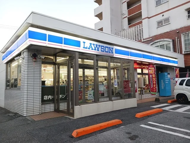 ローソン那覇天久店まで50m