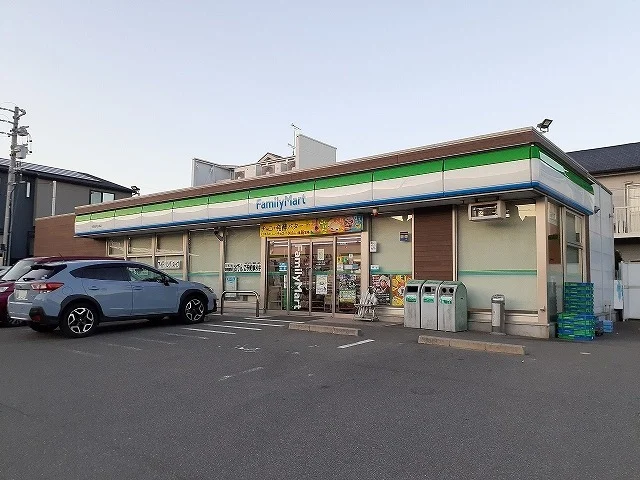 ファミリーマートまで850m