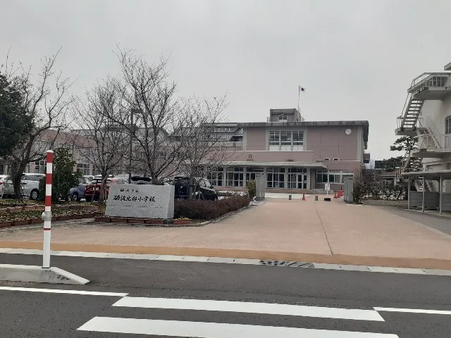 砺波北部小学校まで1500m