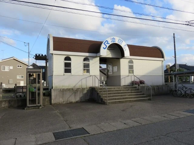 油田駅まで1300m