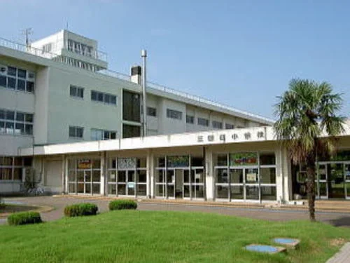三国西小学校まで3200m