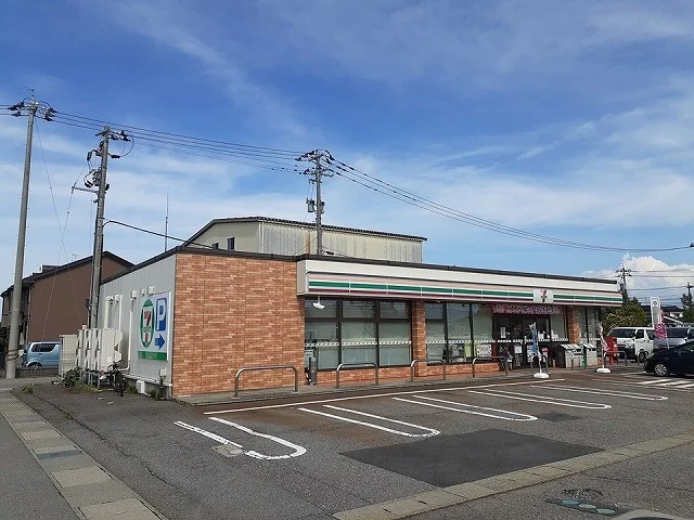 セブンイレブン射水鷲塚店まで650m