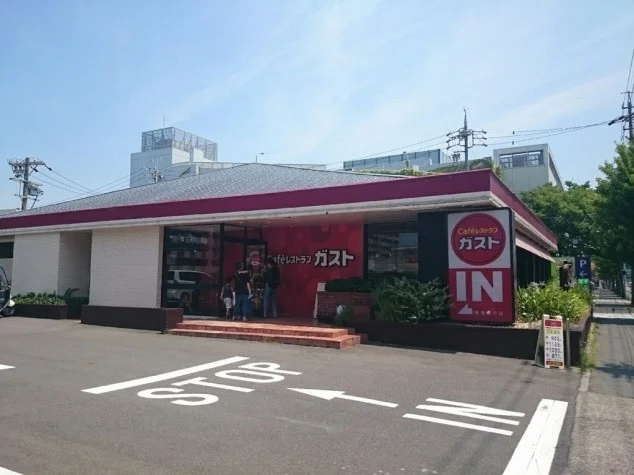 ガスト鳴海最中店まで500m