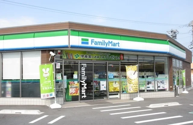 ファミリーマート松阪駅部田町まで850m