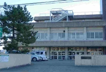 港中学校まで1460m