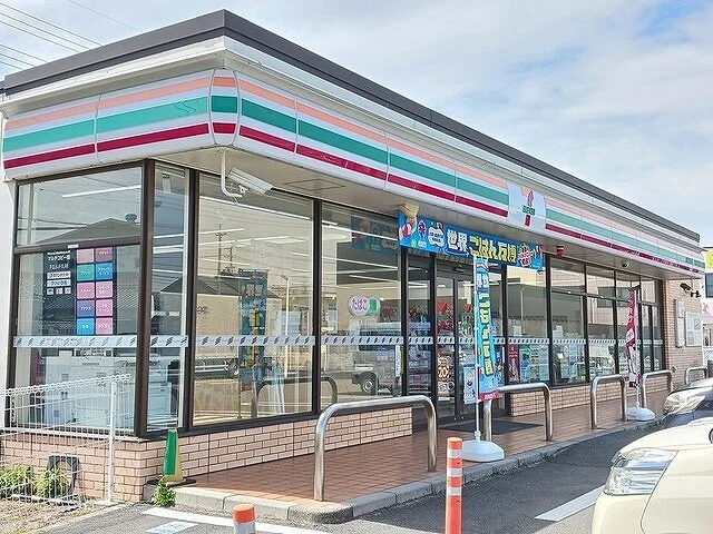 セブンイレブン　小木３丁目店まで280m