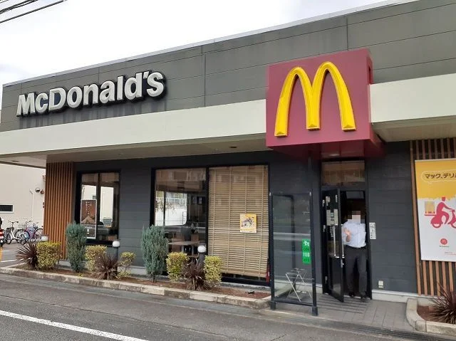 マクドナルド様まで650m