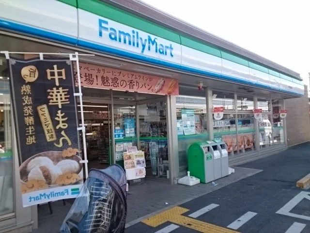 ファミリーマート様まで600m