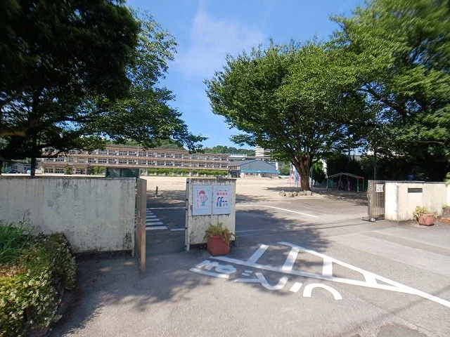 荏隈小学校まで100m
