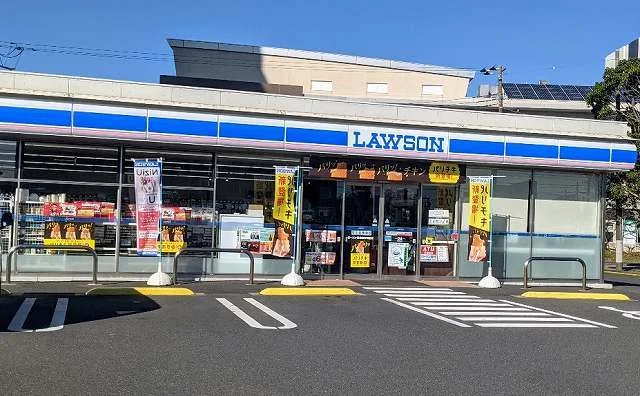 ローソン君津市役所前店まで260m