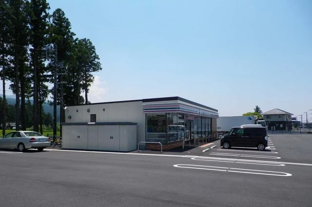 セブンイレブン御殿場かまど店まで1100m