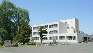 深川市立一已小学校まで1000m