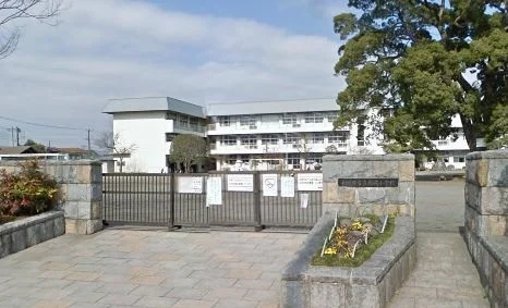 新磯小学校まで500m