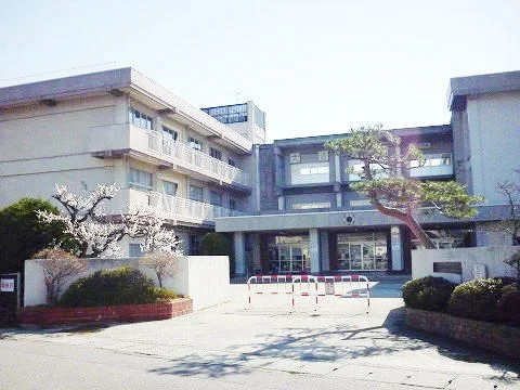 小山田小学校まで700m