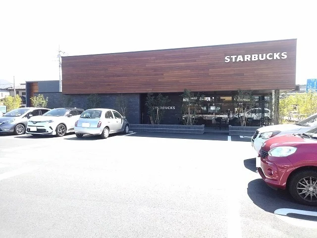 スターバックスコーヒーまで700m