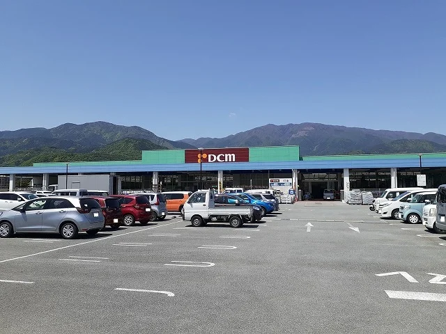ＤＣＭ富士川店まで2100m