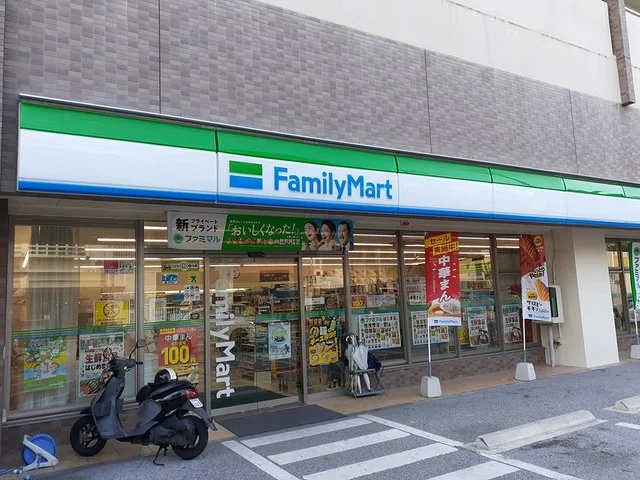 ファミリーマートコンフォート泊まで356m