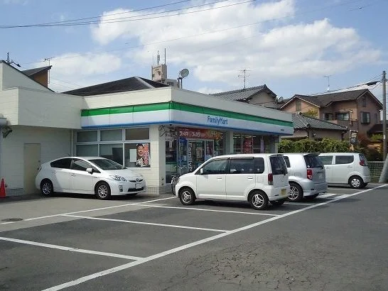 ファミリーマート 岡崎橋目店まで800m