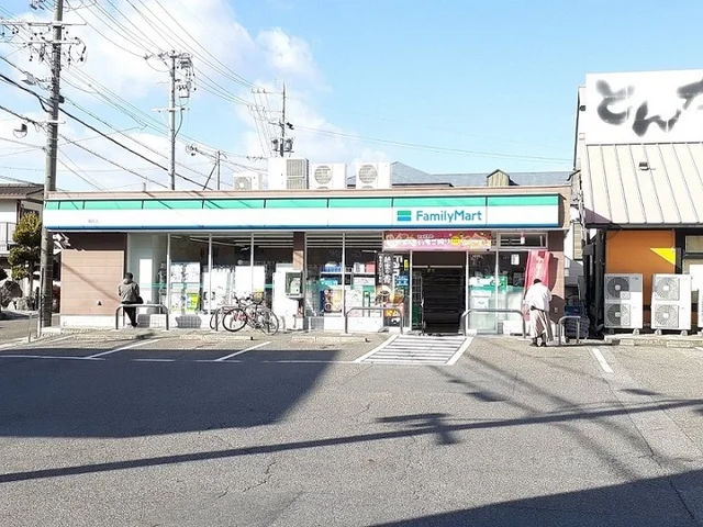 ファミリーマートまで500m