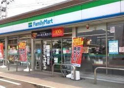 ファミリーマートまで1600m