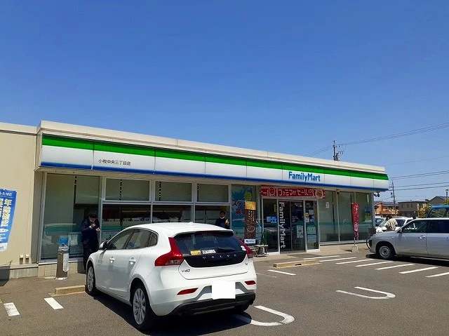 ファミリーマート　中央３丁目店まで160m