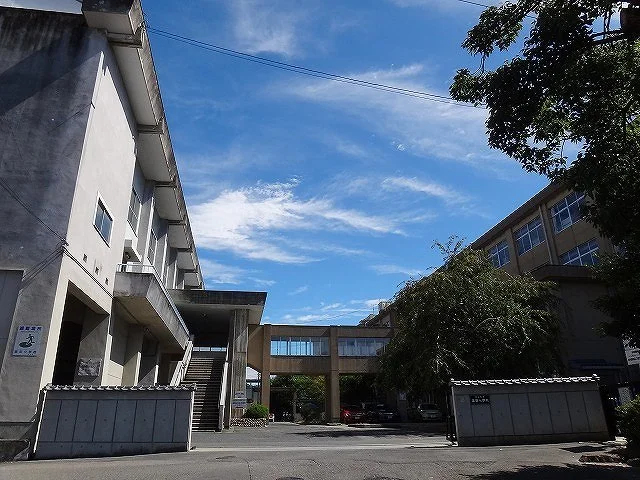 犬山市立　楽田小学校まで650m