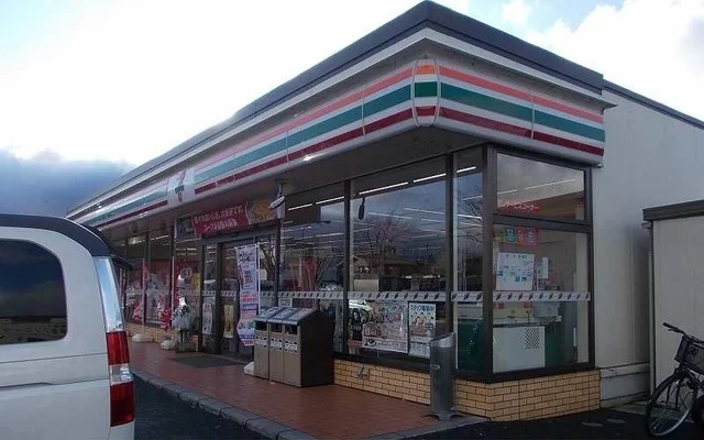 セブンイレブン南彦根駅北店様まで600m