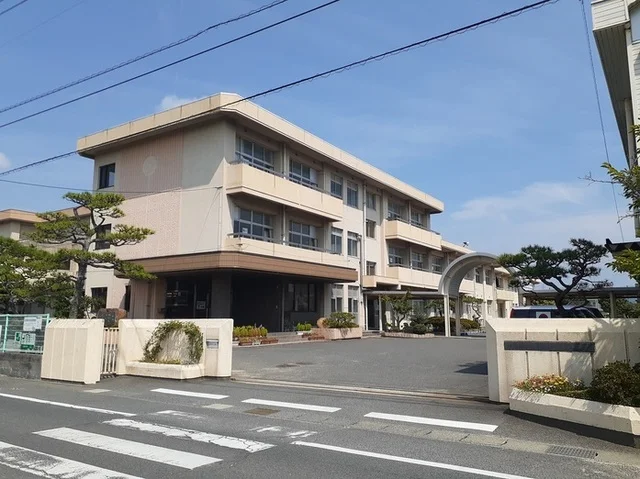 岡山市立第二藤田小学校まで2000m