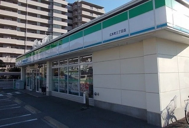 ファミリーマートまで500m