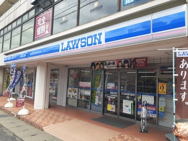 ローソン 入間市役所前店まで450m