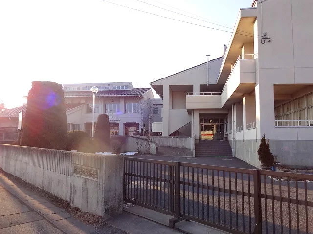 平根小学校まで620m