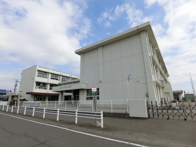 南小学校まで400m