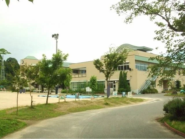 琴浦東小学校まで600m