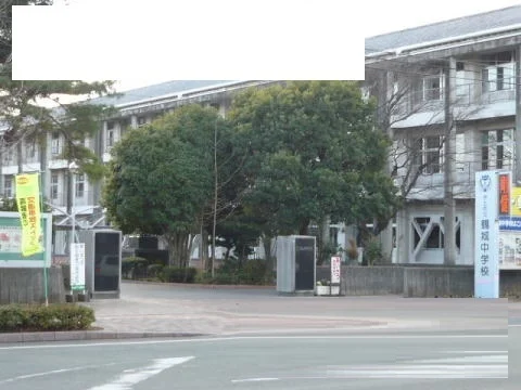 鶴城中学校まで1900m