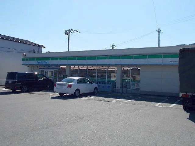 ファミリーマート　岡谷山下町店まで900m