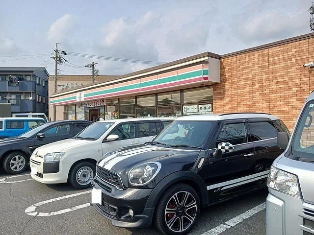 セブンイレブンまで820m