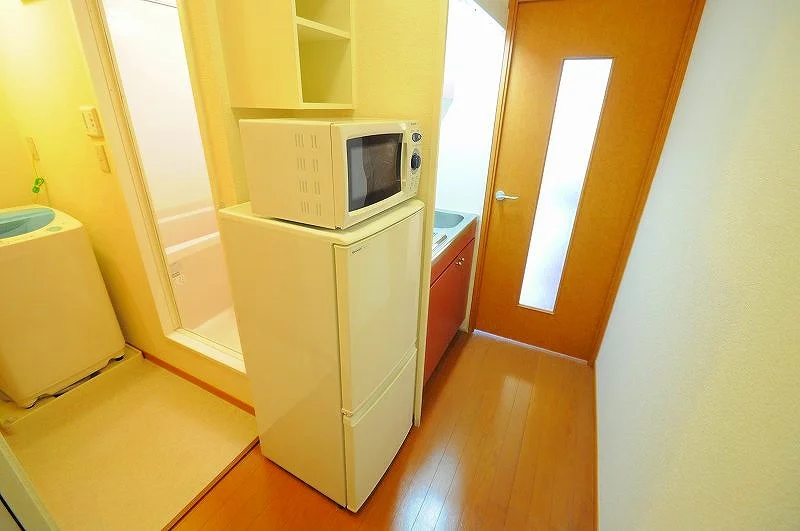 冷蔵庫、電子レンジ　(実際とは異なる場合が御座います)